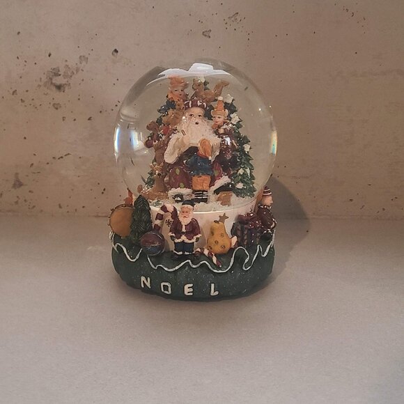 Christmas Snow Globe - Picture 7 of 7